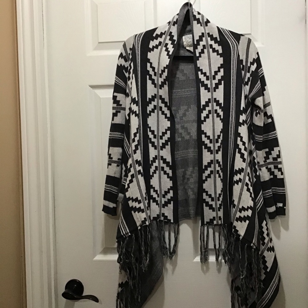 Billabong NWOT patterned shrug